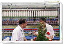 河南棉紡織協(xié)會(huì)會(huì)長李書勤參觀同和公司與崔桂生董事長親切交談